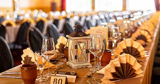 K�nigsmahl (7-Gang-Men�) im Spiegelsaal im Kinzigtal im Schwarzwald in Baden-W�rttemberg BW